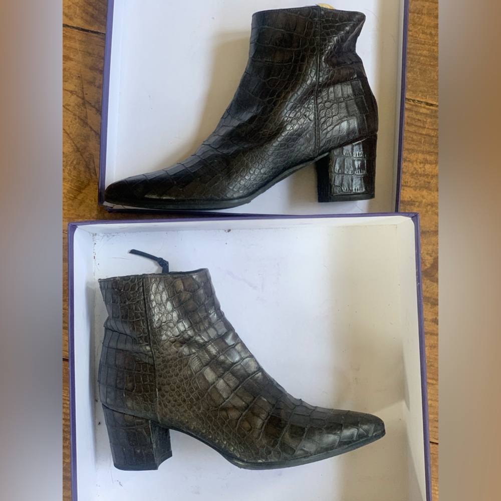 Stuart Weitzman Zepher Croc-Embossed Ankle Boot 7.5 - Picture 2 of 6
